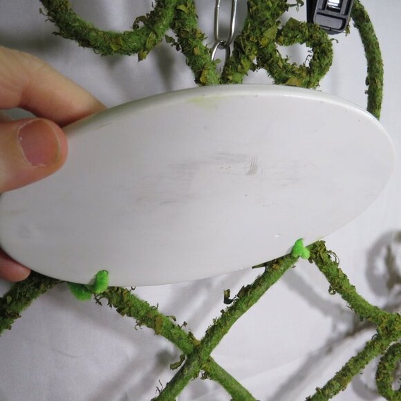 Green Botanical Wreath with "Family" Ceramic Plaque Faux Moss Thick Metal - Picture 4 of 12